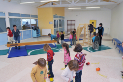 image : Photo enfants en activité à l_école