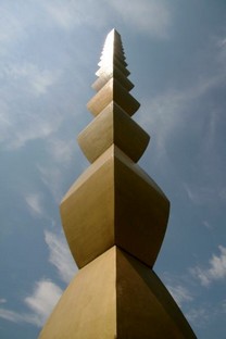 image : Constantin Brancusi - colonne sans fin - 1938