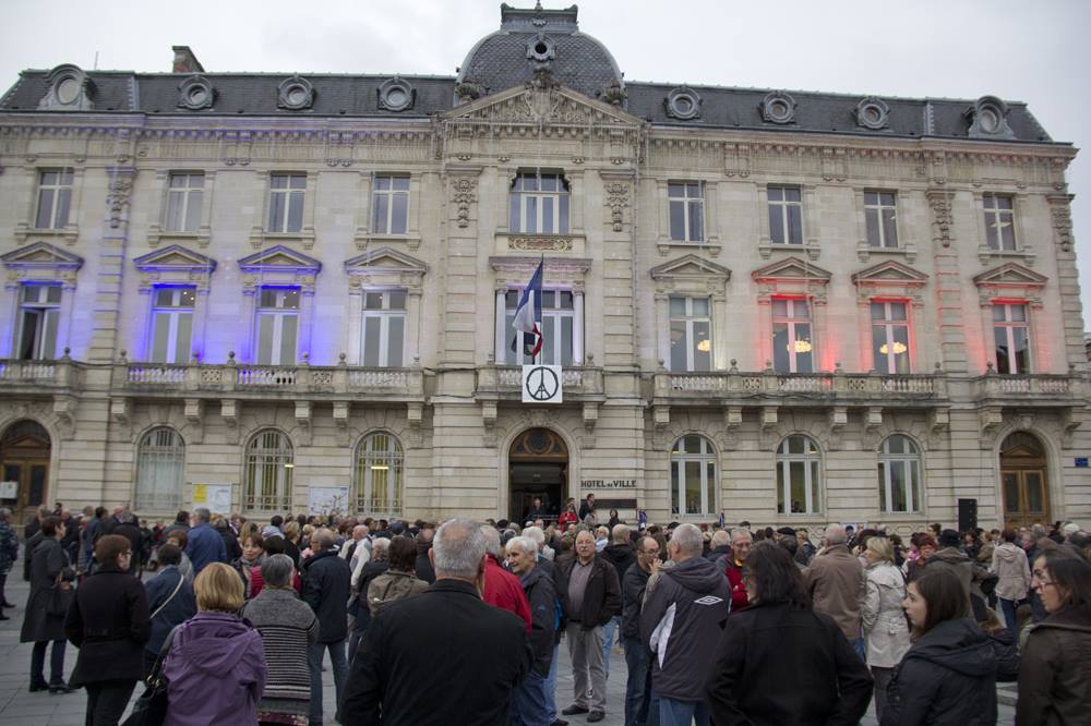 image : Photo rassemblement en hommage aux victimes des attentats du 13 novembre
